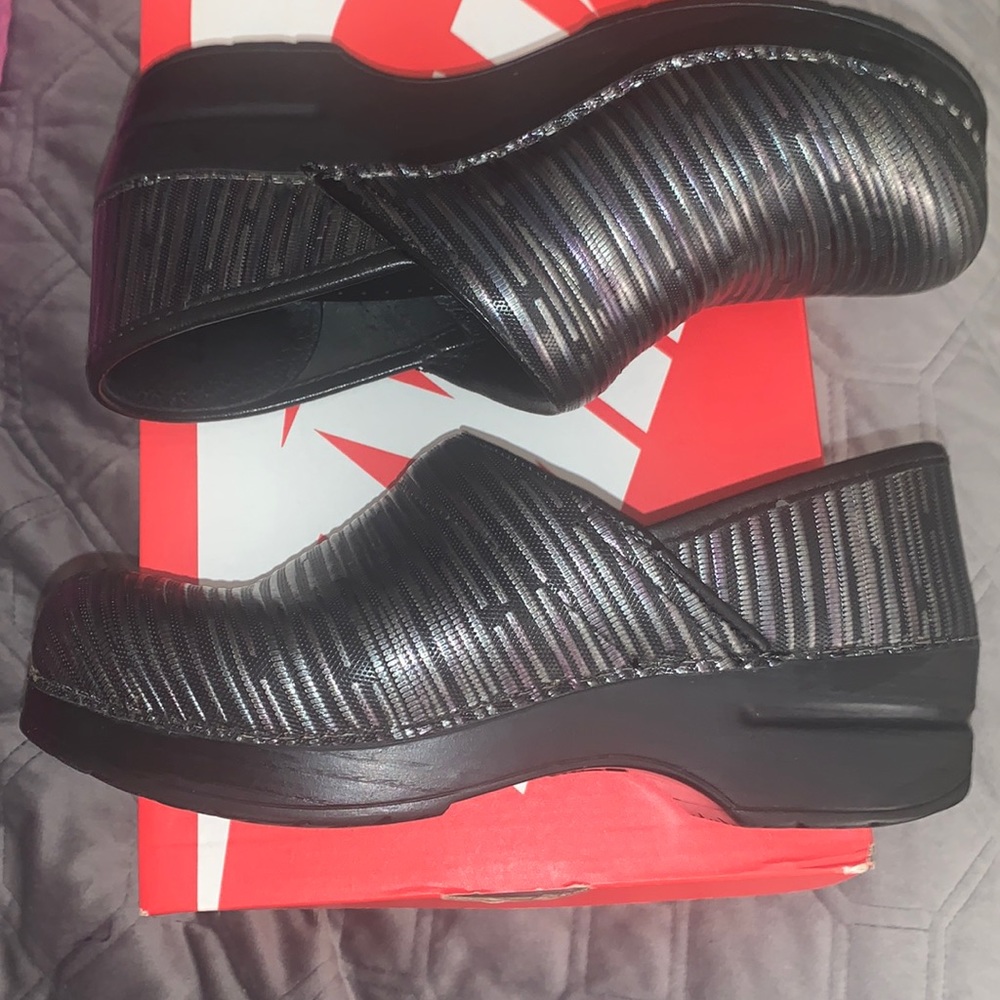 👻 Dansko platform clogs, metallic silver, mauve, gold, black, nurse shoe